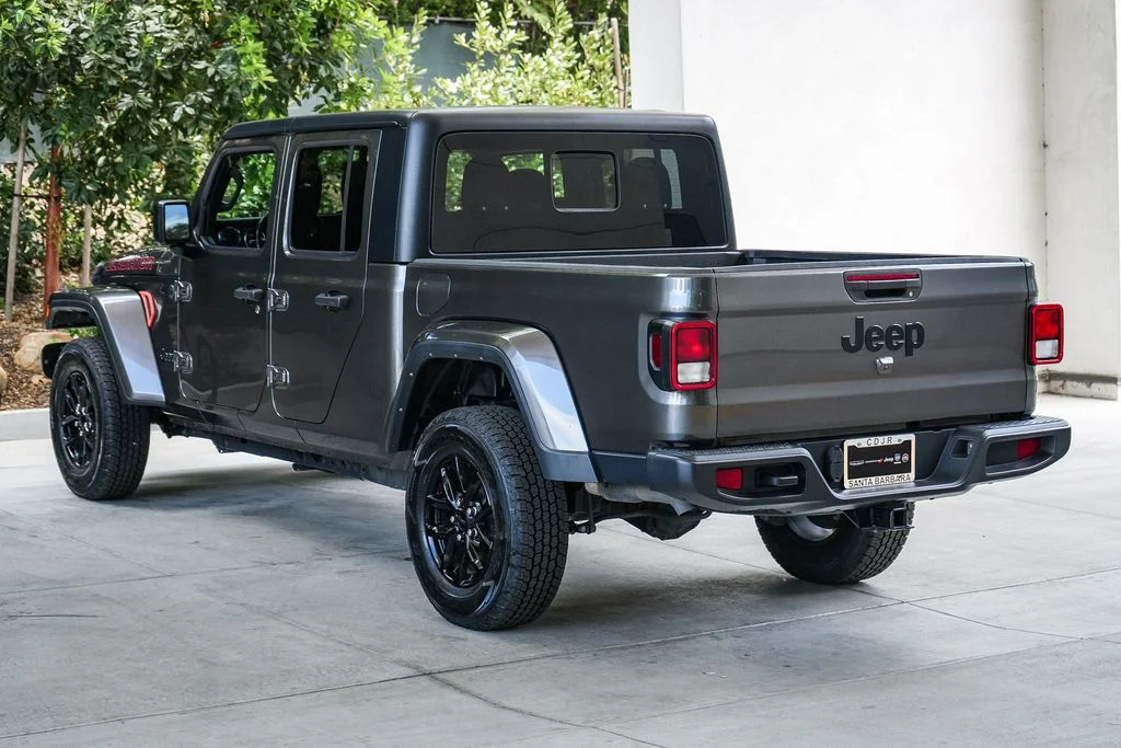 Used 2022 Gray Jeep Altitude image 4