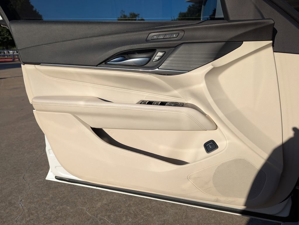 Used 2020 Crystal White Tricoat Cadillac Premium Luxury image 13