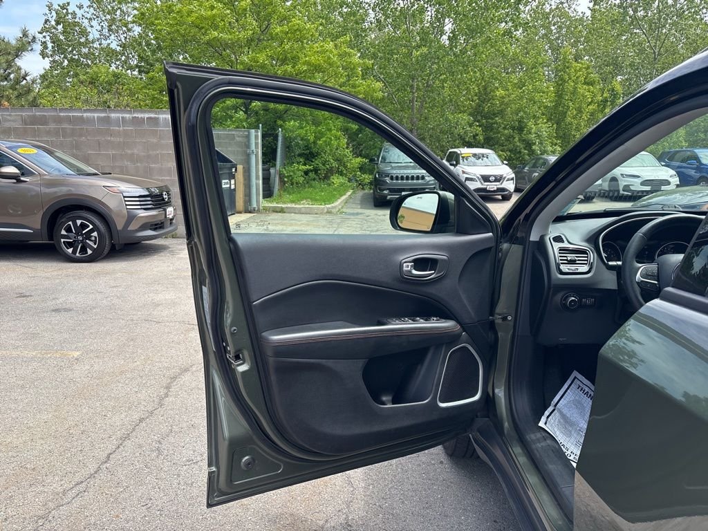 Used 2017 Green Jeep Limited image 15