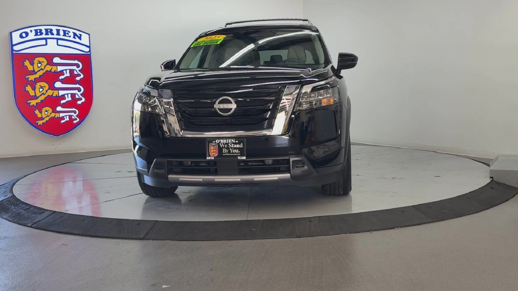 Used 2025 Super Black Nissan SL image 9
