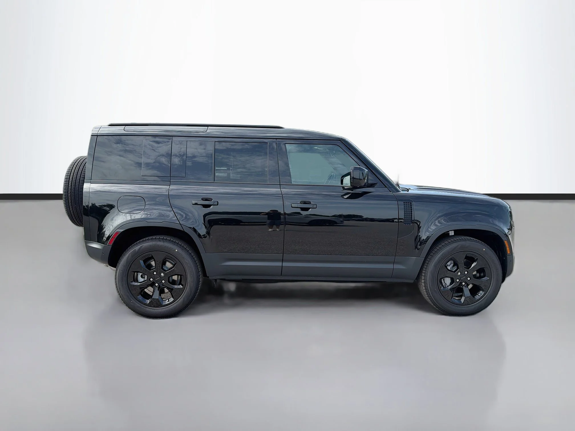 New 2026 Santorini Black Land Rover S image 6