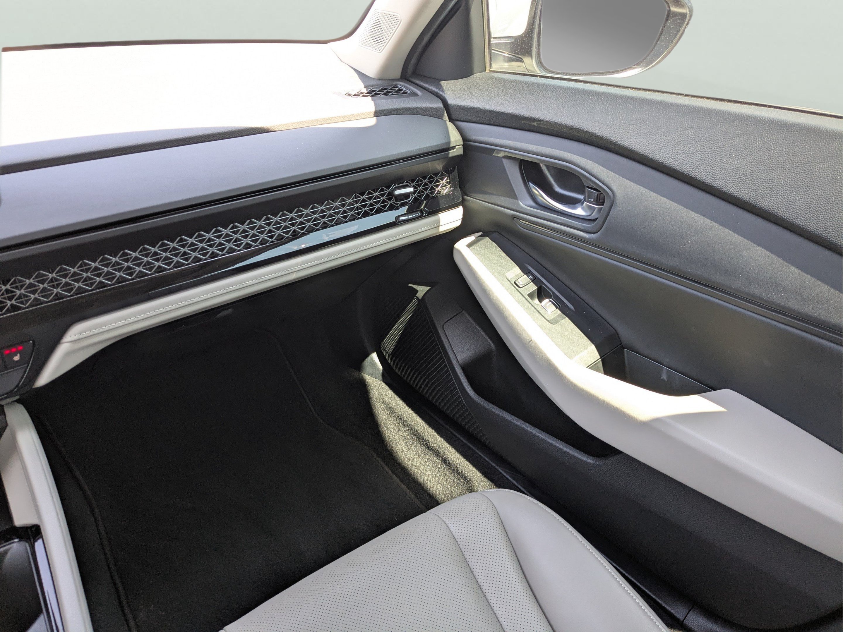 2023 Honda Accord Hybrid EX-L - Photo 14