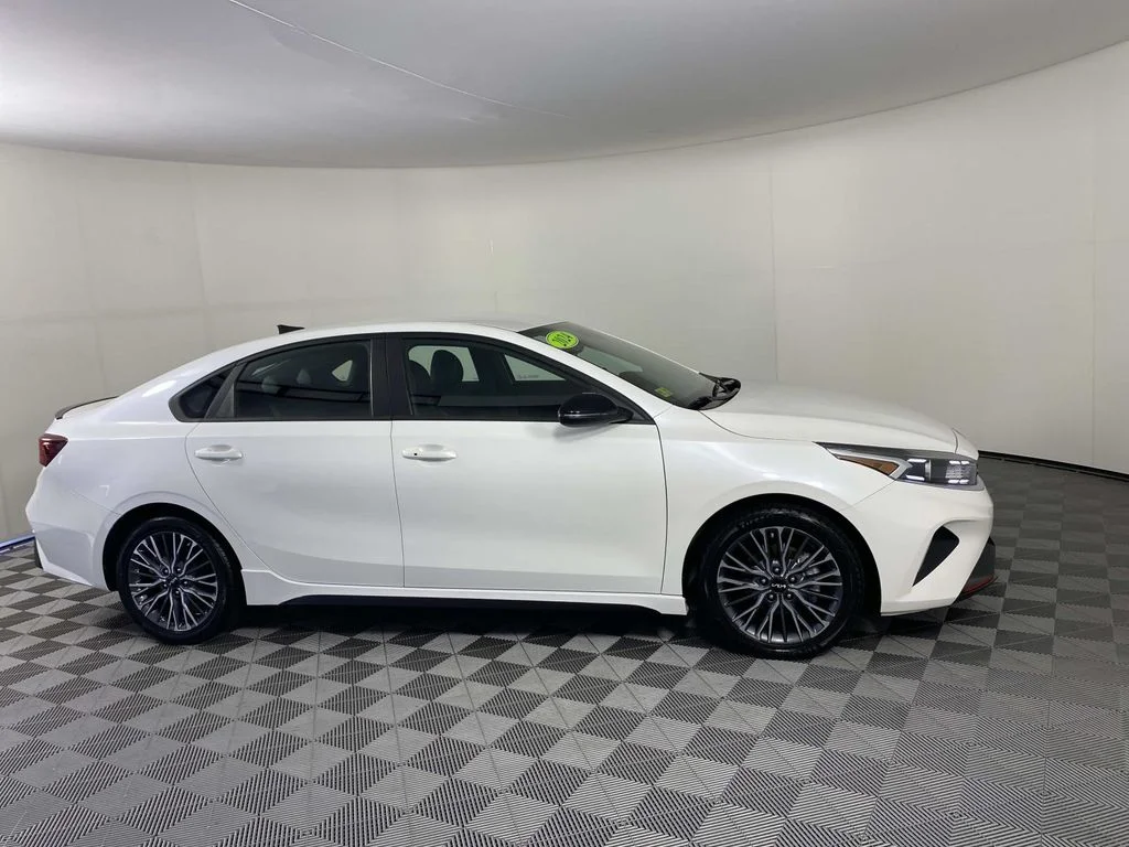 Used 2024 White Kia GT-Line image 10