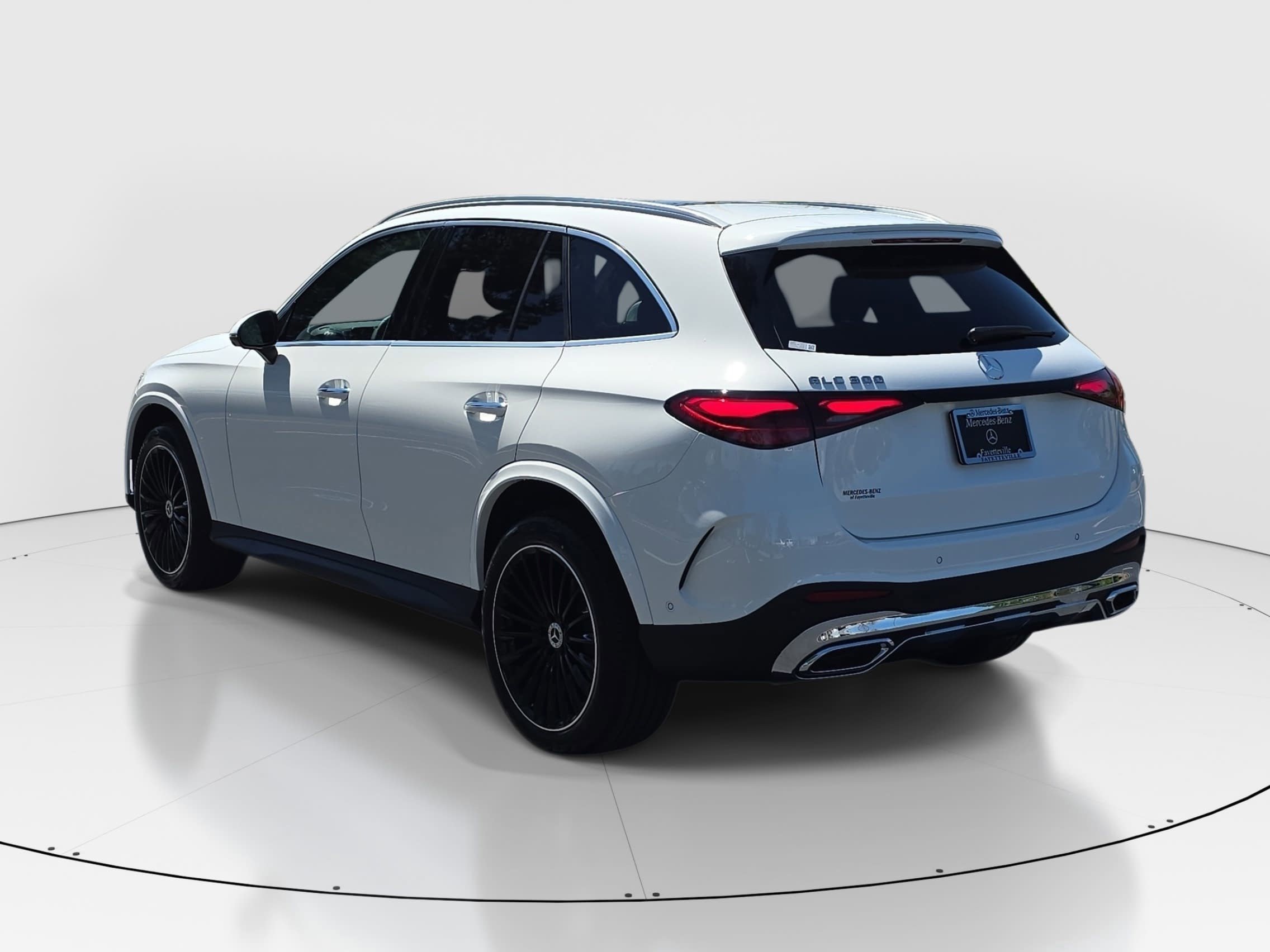 New 2026 Polar White Mercedes-Benz GLC300 image 7