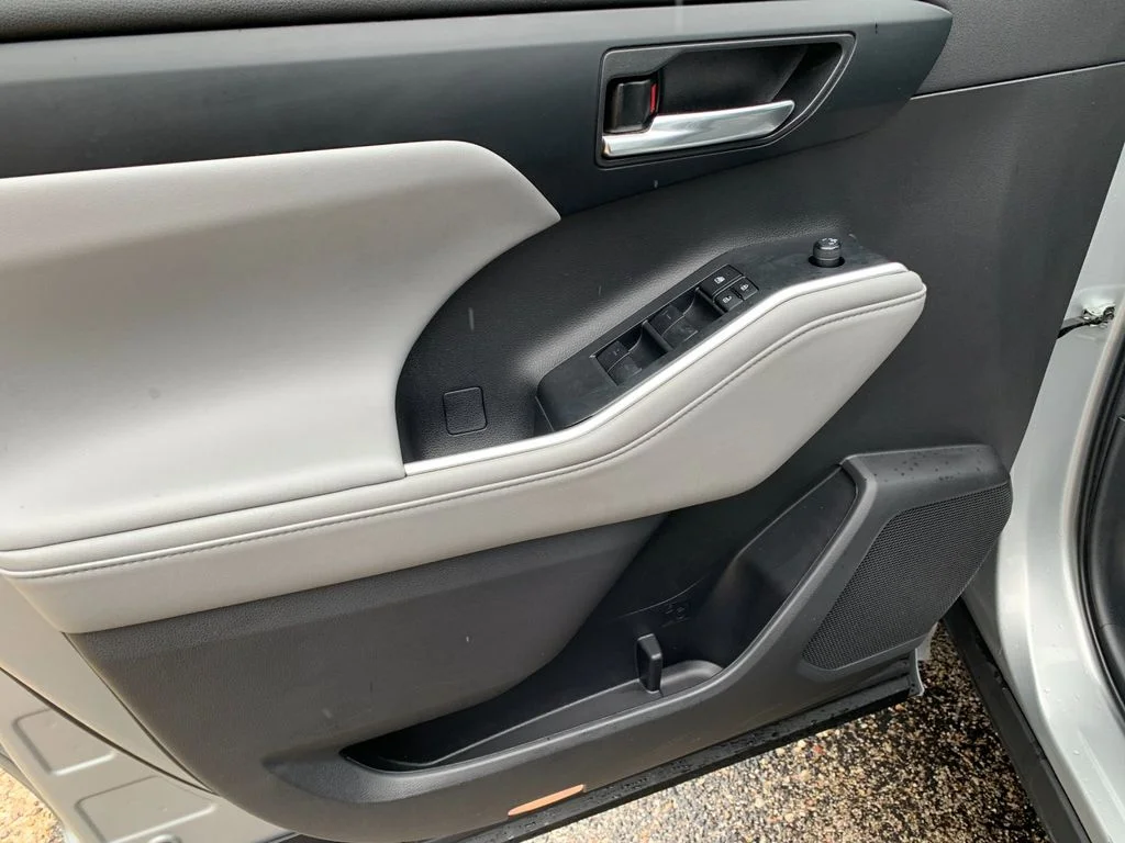 Used 2023 Silver Toyota XLE image 12