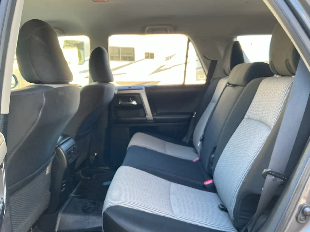 Used 2015 Gray Toyota SR5 image 27