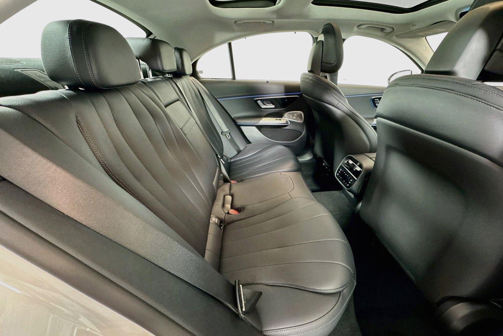 New 2027 Polar White Mercedes-Benz E 350 image 25