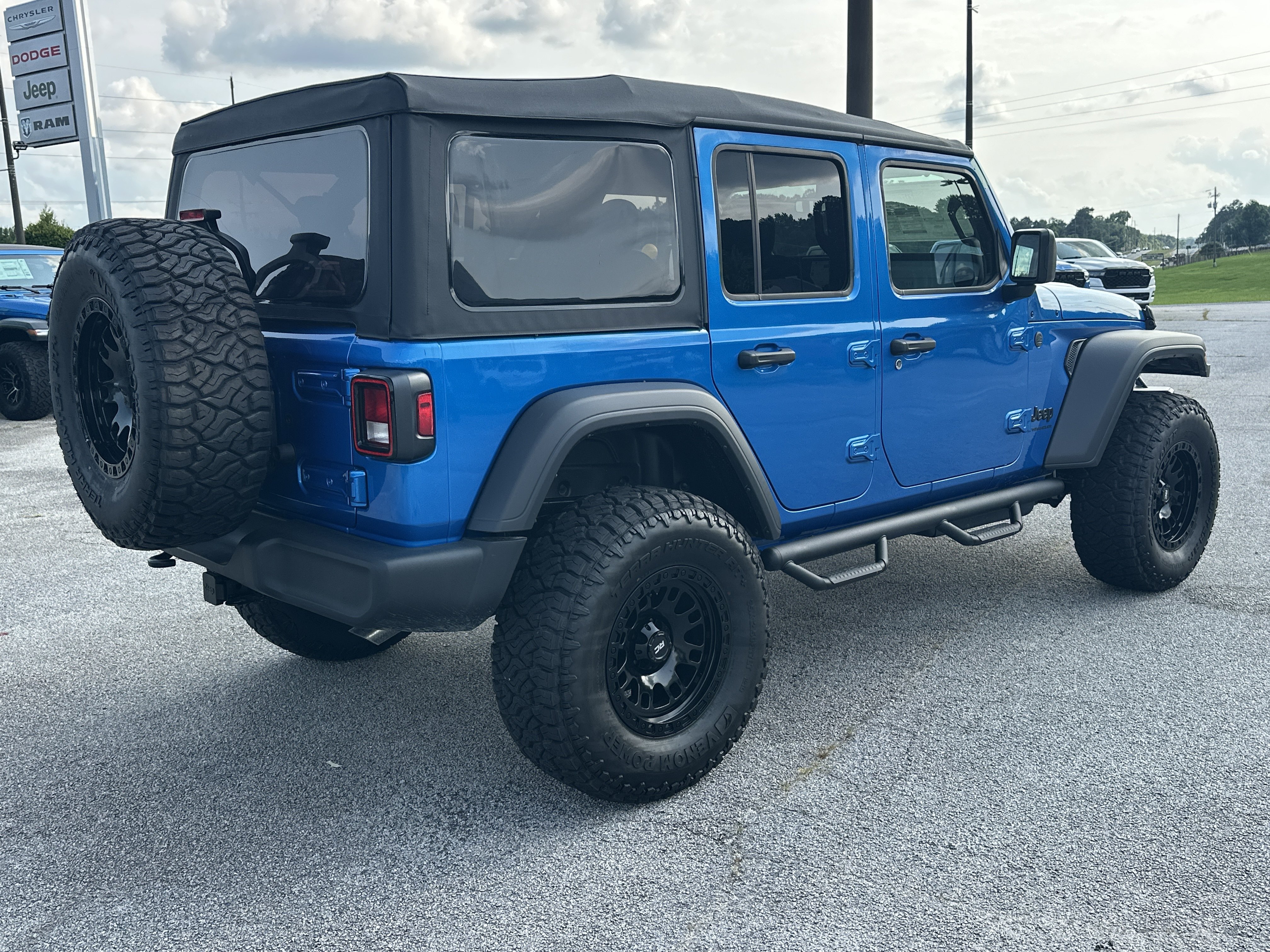 New 2026 Hydro Blue Pearl-Coat Exterior Paint Jeep Sport image 8