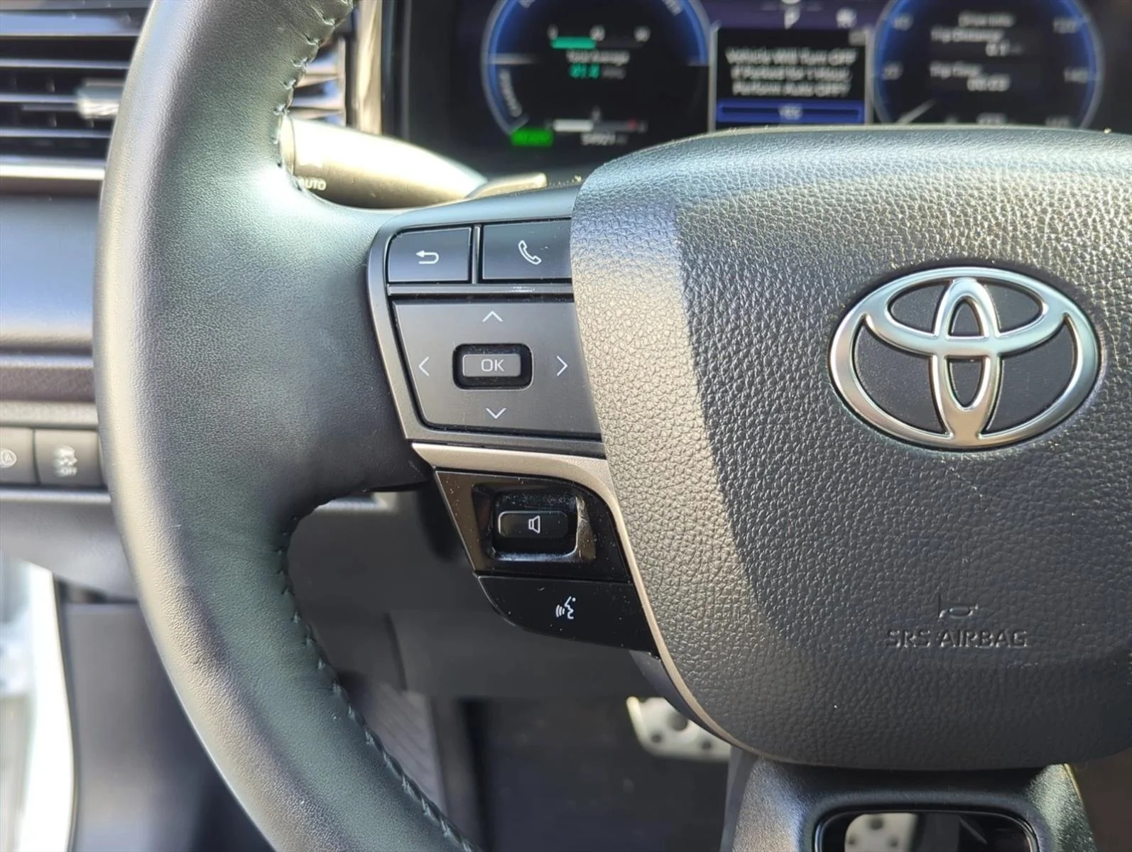 Used 2025 Wind Chill Pearl Toyota XSE image 14