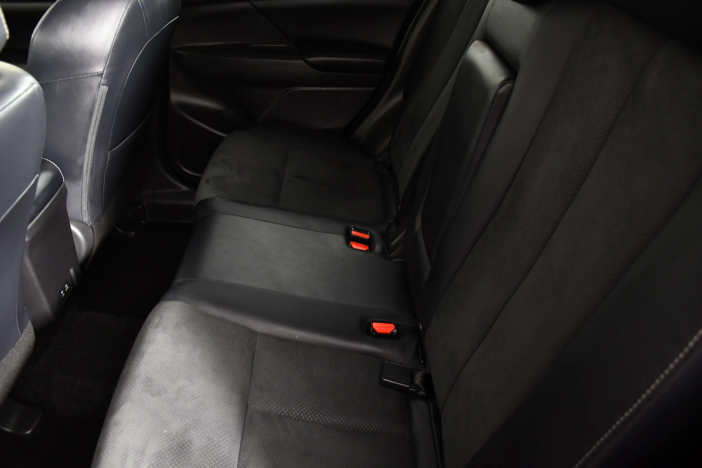 Certified Used 2024 Red Diamond Mitsubishi SE image 47