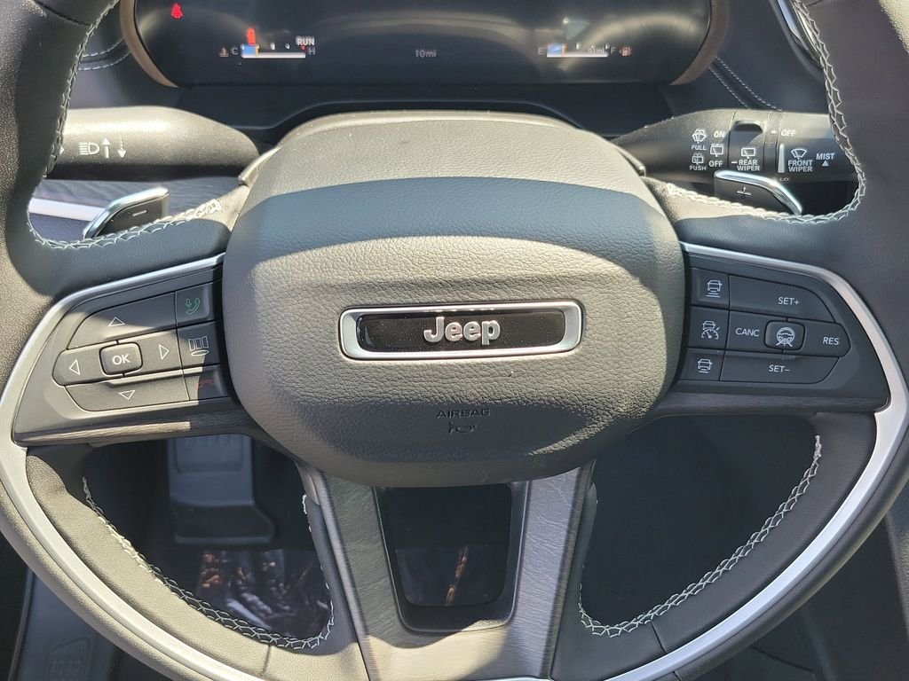 New 2026 Diamond Black Crystal Pearl-Coat Exterior Paint Jeep Laredo image 23