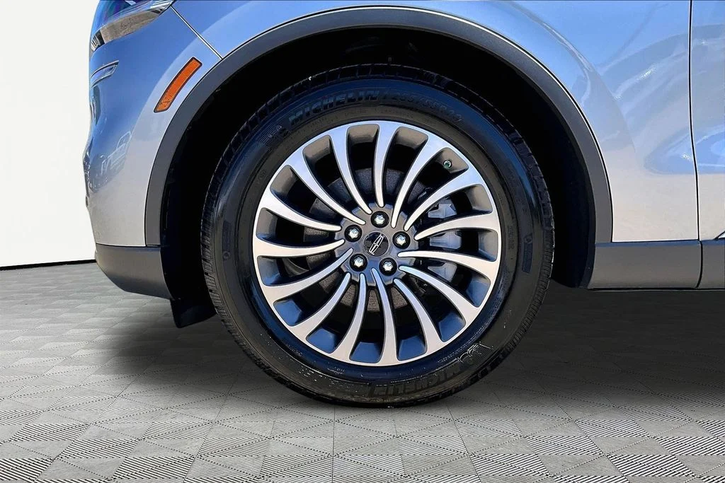 Used 2020 Radiance Metallic Lincoln Reserve image 9