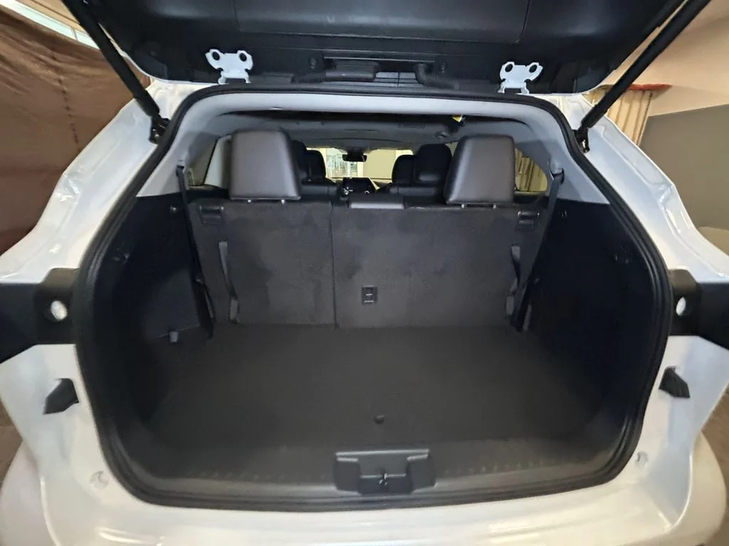 Used 2026 Pearl Toyota XLE image 21
