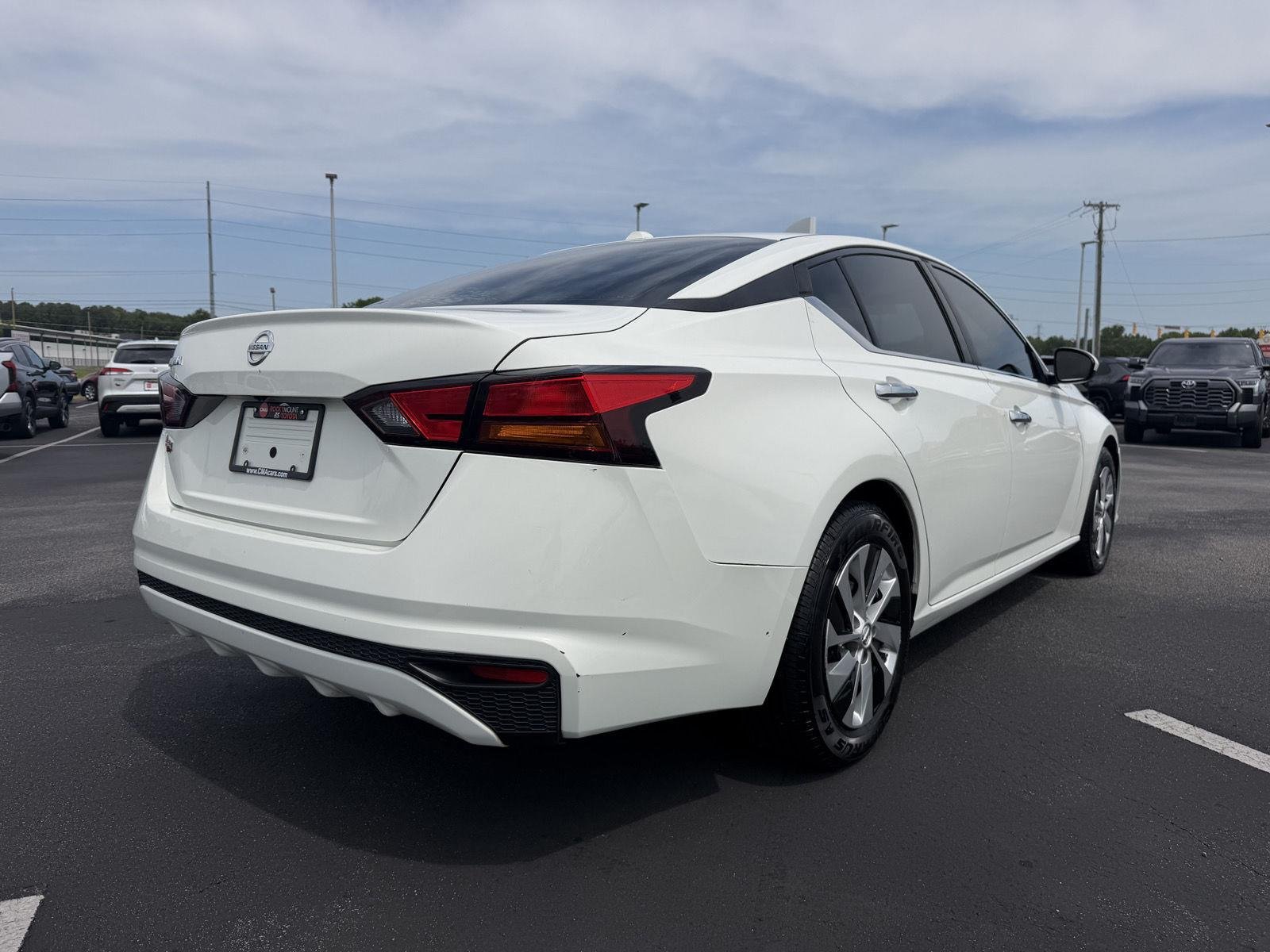 Used 2020 Glacier White Nissan 2.5 S image 5