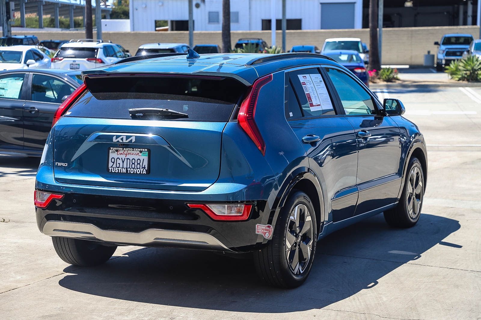 Used 2023 Blue Kia Wind image 6