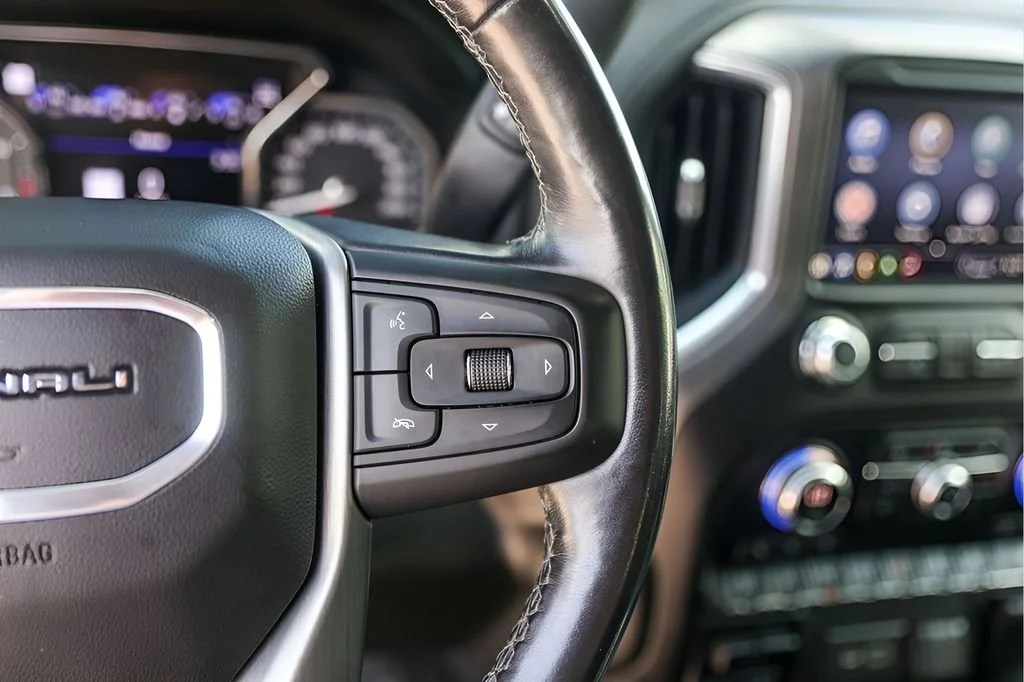 Used 2022 White GMC Denali image 16