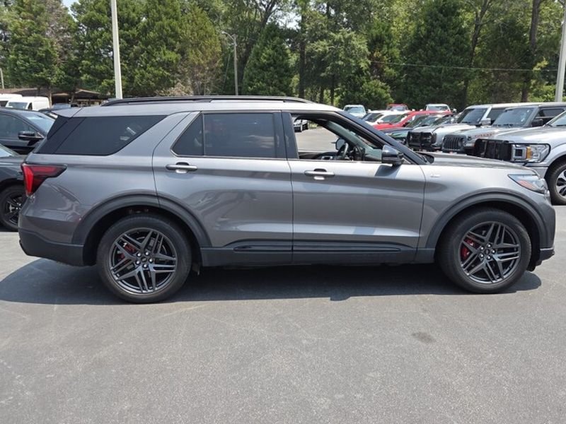 Used 2025 Carbonized Gray Metallic Ford ST-Line image 16