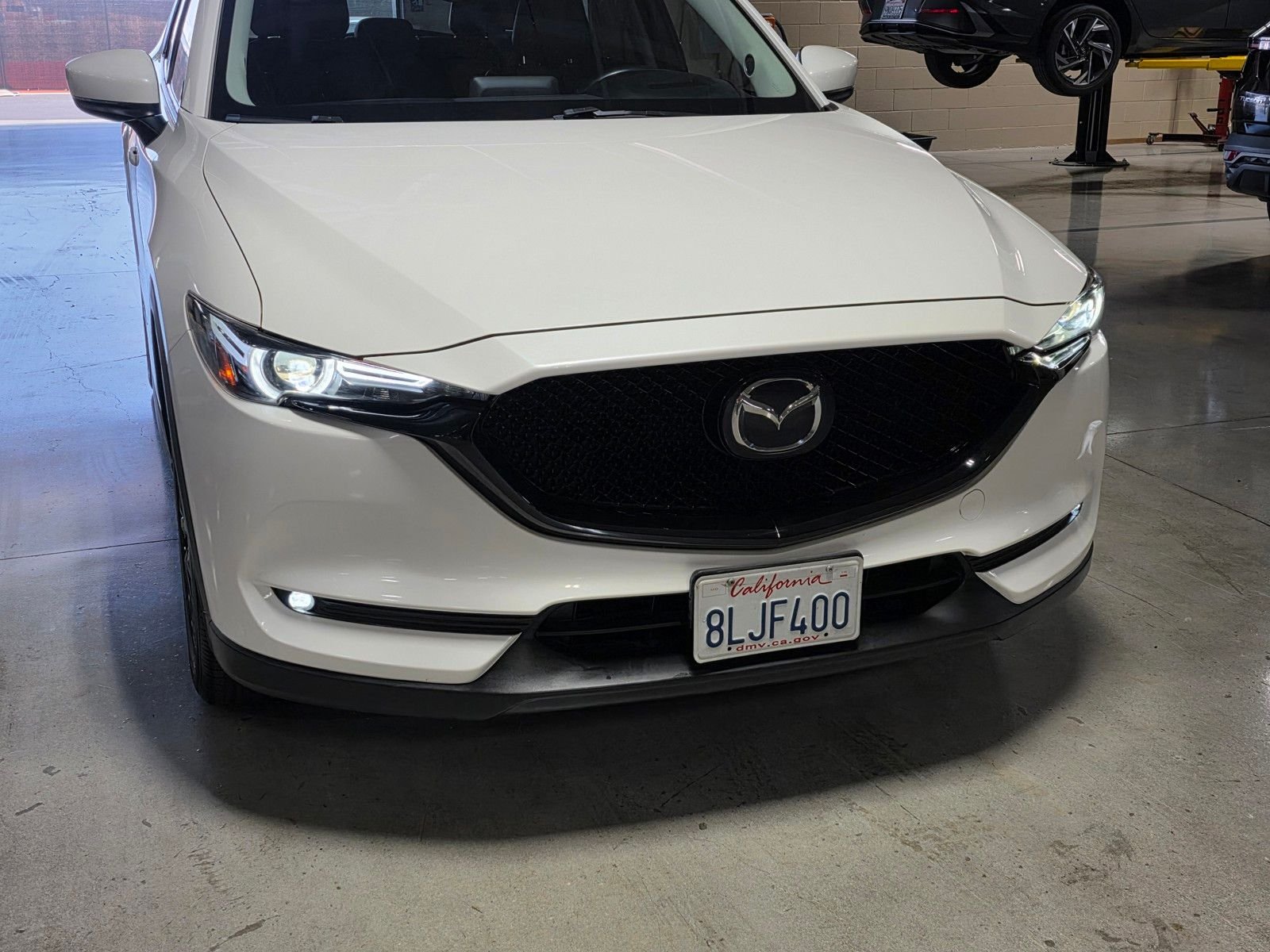 Used 2018 Snowflake White Pearl Mica Mazda Grand Touring image 9