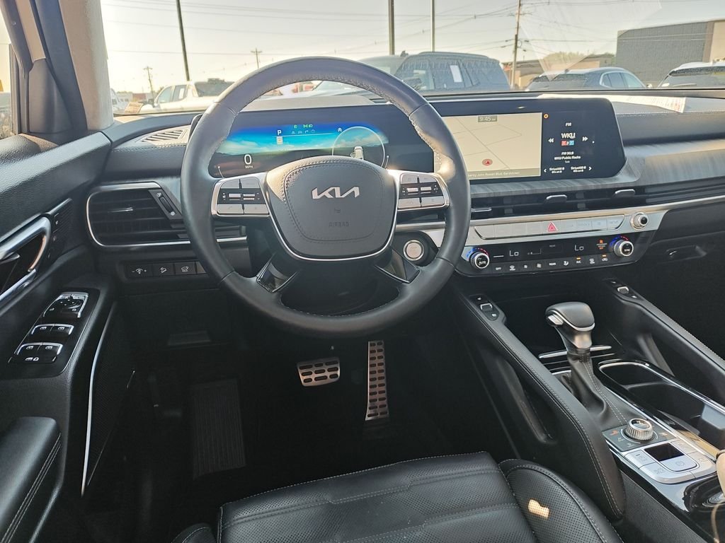 Used 2024 White Kia SX-Prestige image 18