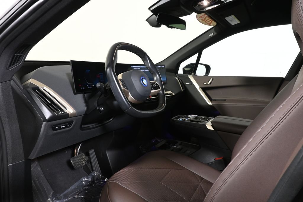 Certified Used 2024 Black Sapphire Metallic BMW xDrive50 image 14