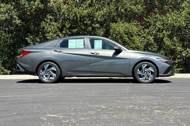 Used 2025 Gray Hyundai Limited image 3