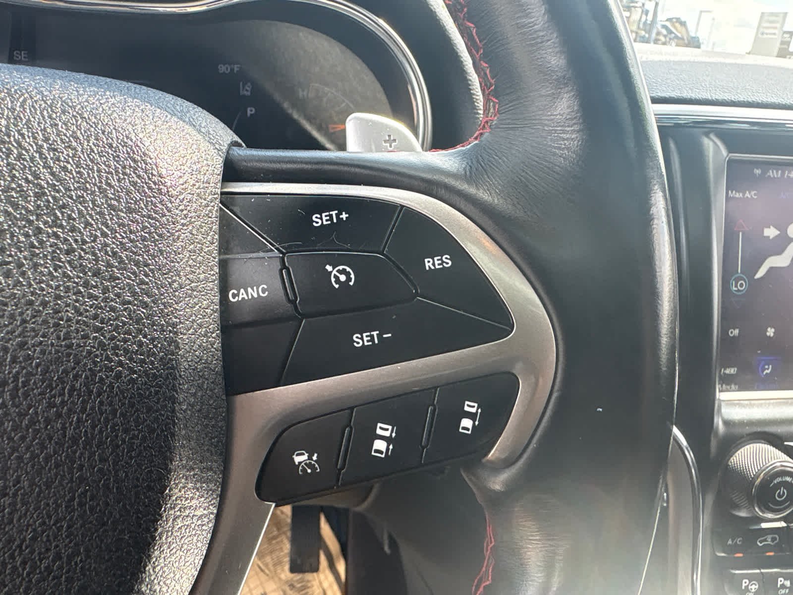 Used 2018 Billet Silver Metallic Clearcoat Jeep Trailhawk image 24