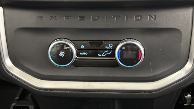Used 2025 Agate Black Metallic Ford Active image 38