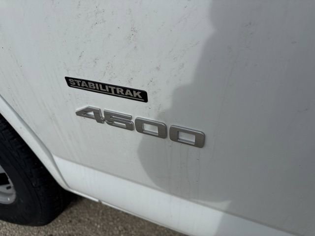 New 2025 Summit White Chevrolet 2WT image 7