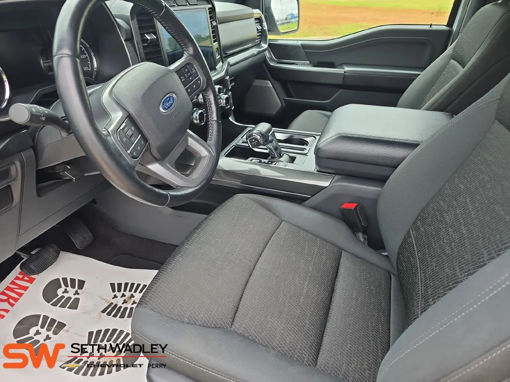 Used 2021 White Ford XLT image 17