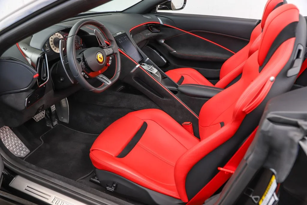 Used 2025 Nero Ferrari Spider image 28