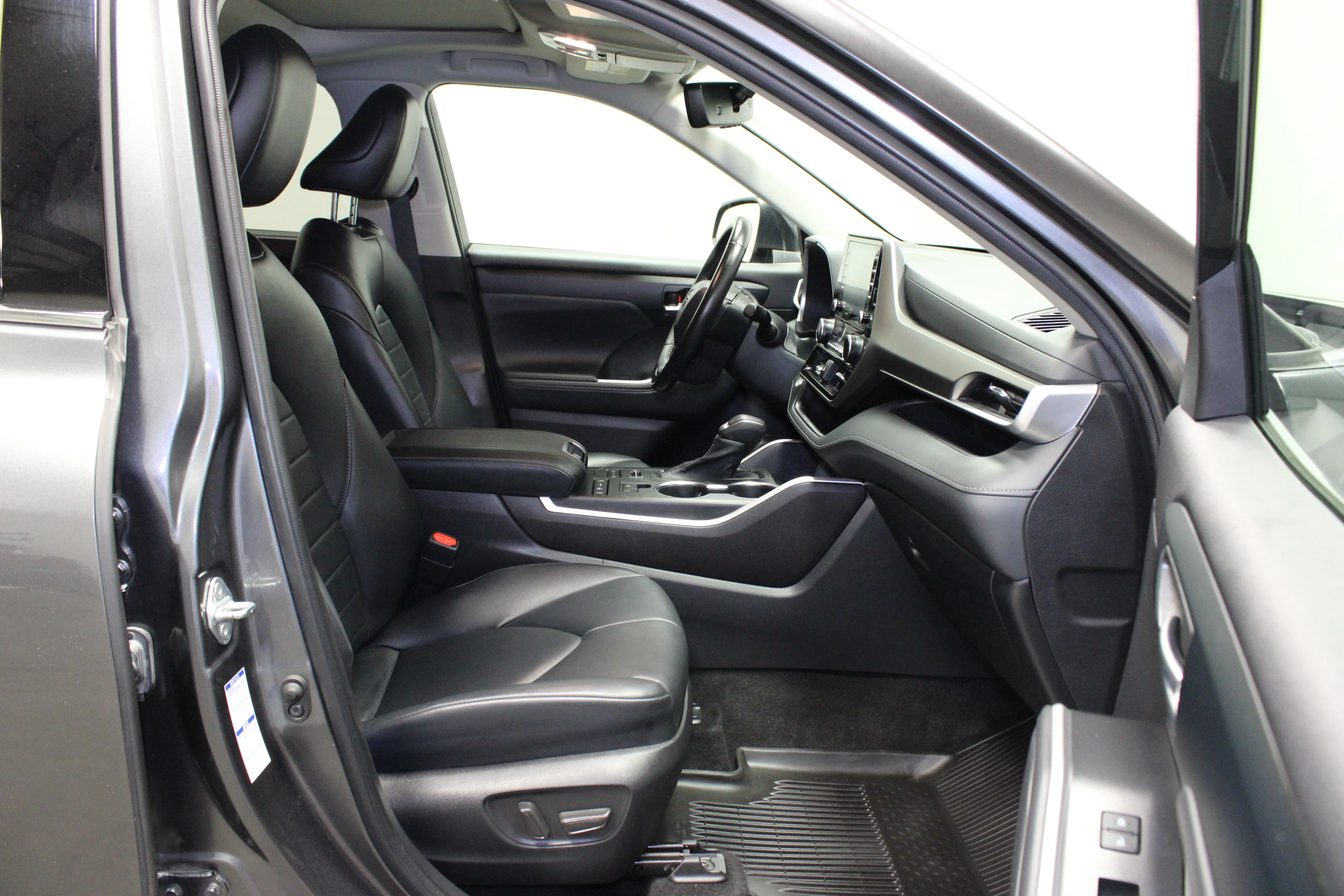2022 Toyota Highlander XLE - Photo 16