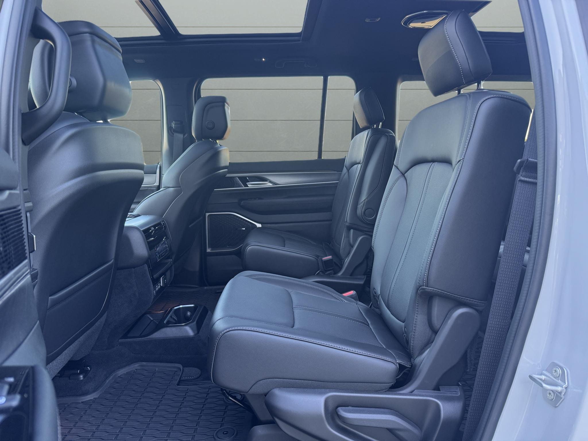New 2026 Ghost Exterior Paint Jeep Upland 4x4 image 28