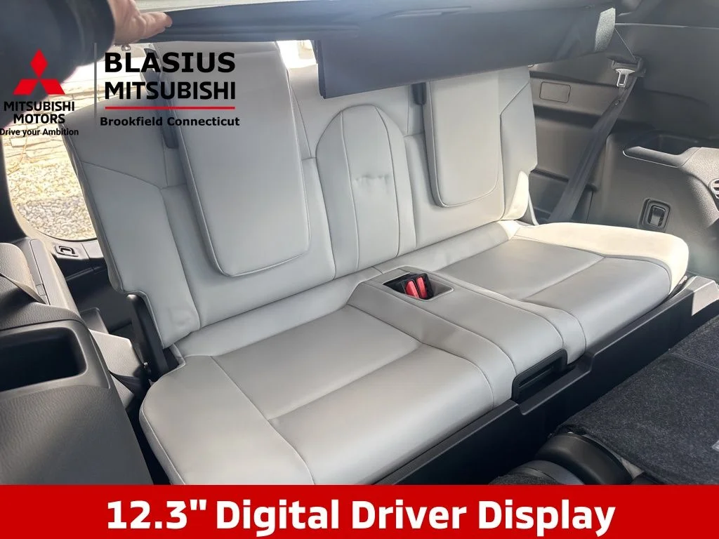 New 2026 Red Mitsubishi SE image 13