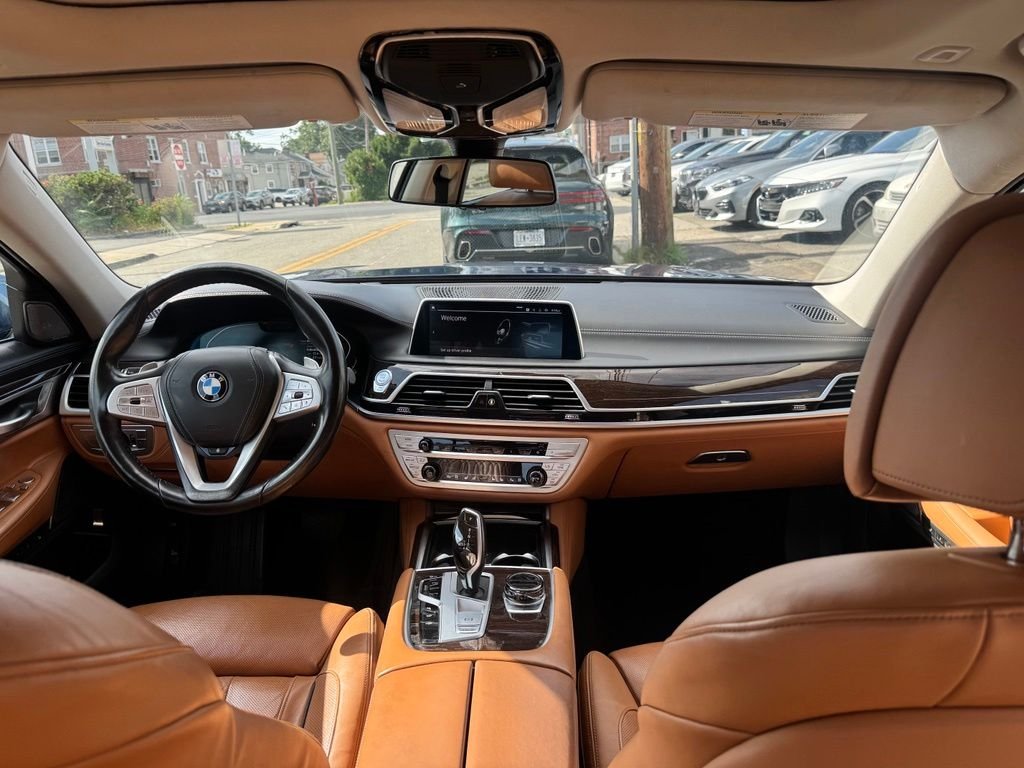 Used 2022 Blue BMW 750i xDrive image 35