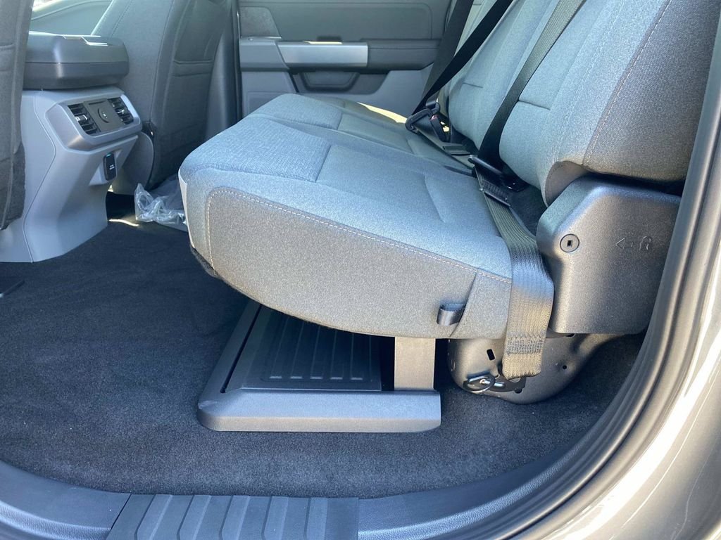 New 2026 Carbonized Gray Metallic Ford XLT image 9