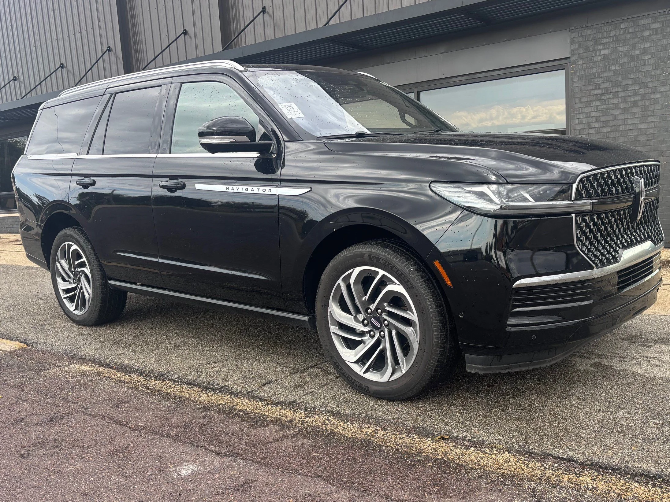 Used 2025 Black Metallic Lincoln Reserve image 3