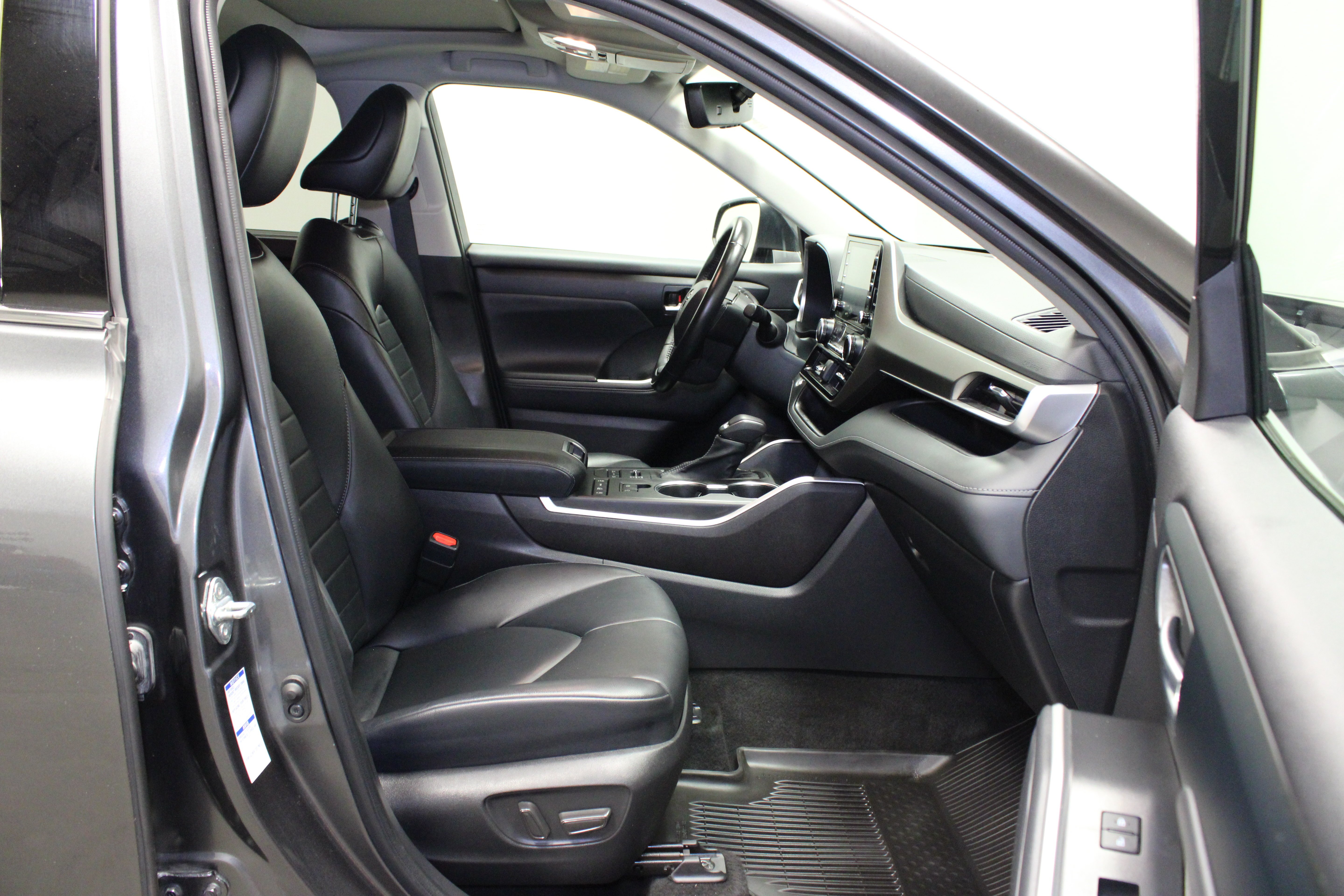 Used 2022 Magnetic Gray Metallic Toyota XLE image 16