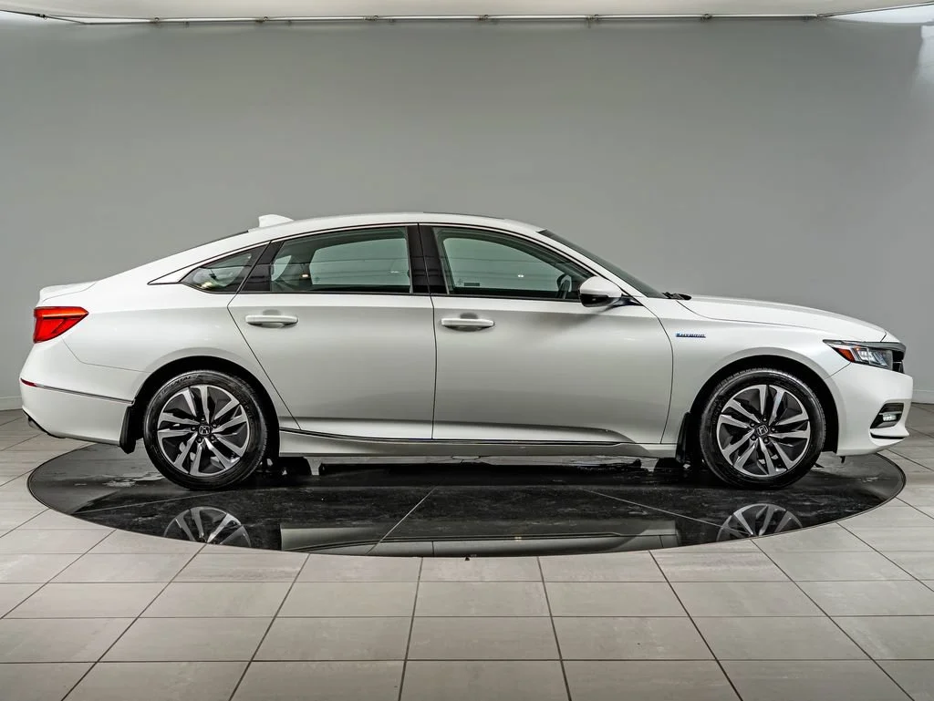 Used 2018 White Orchid Pearl Honda EX-L image 4