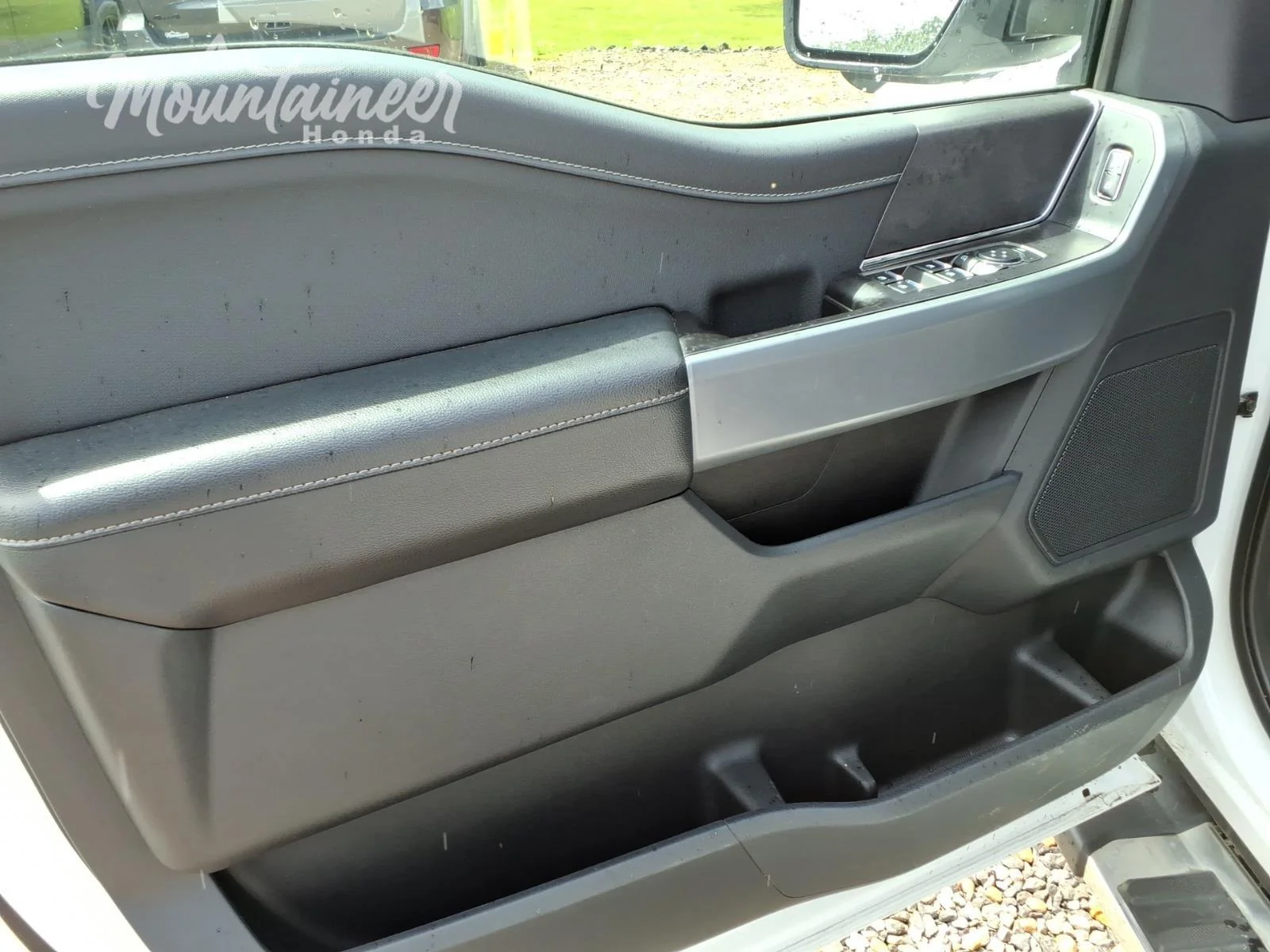 Used 2024 Oxford White Ford XLT image 32