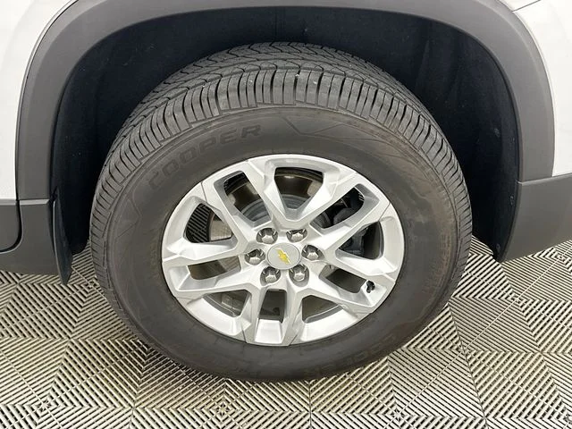 Pre-Owned 2020 Chevrolet Traverse LT
