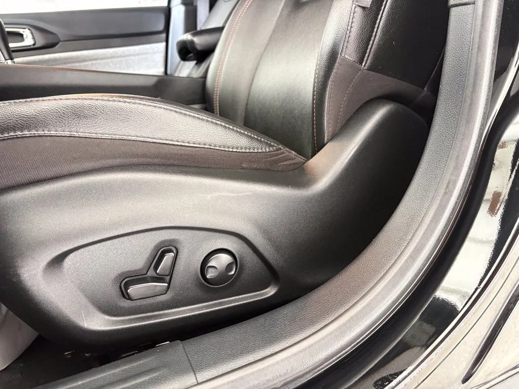 Used 2024 Black Jeep Latitude Lux image 27