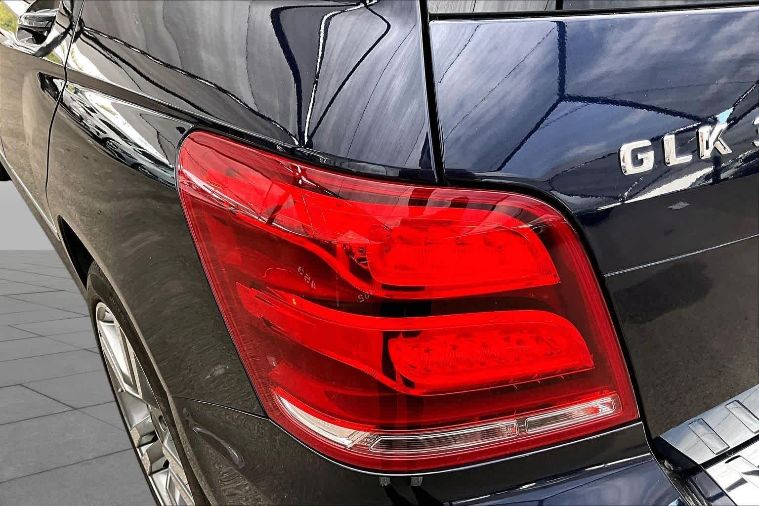 Used 2015 Lunar Blue Metallic Mercedes-Benz GLK 350 image 29