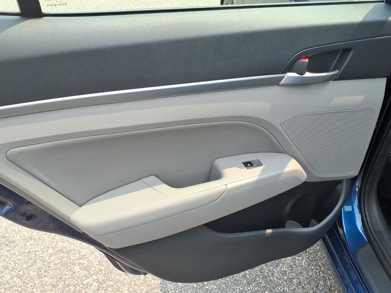Used 2020 Lakeside Blue Hyundai SEL image 17