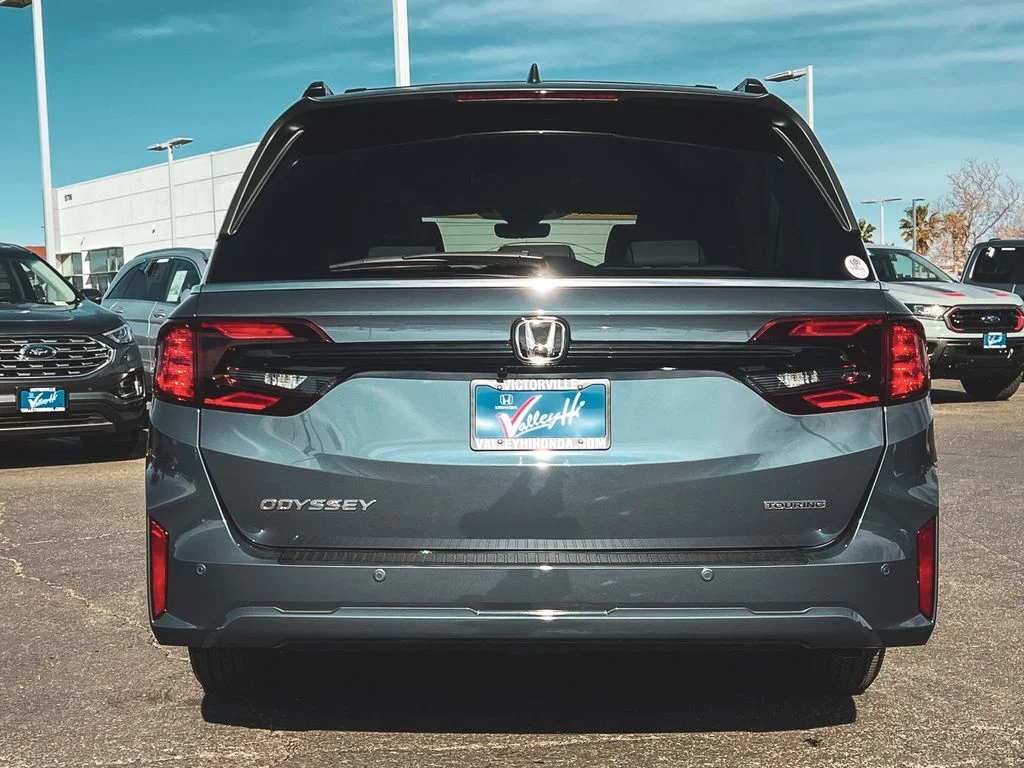 New 2026 Smoke Blue Pearl Honda Touring image 5