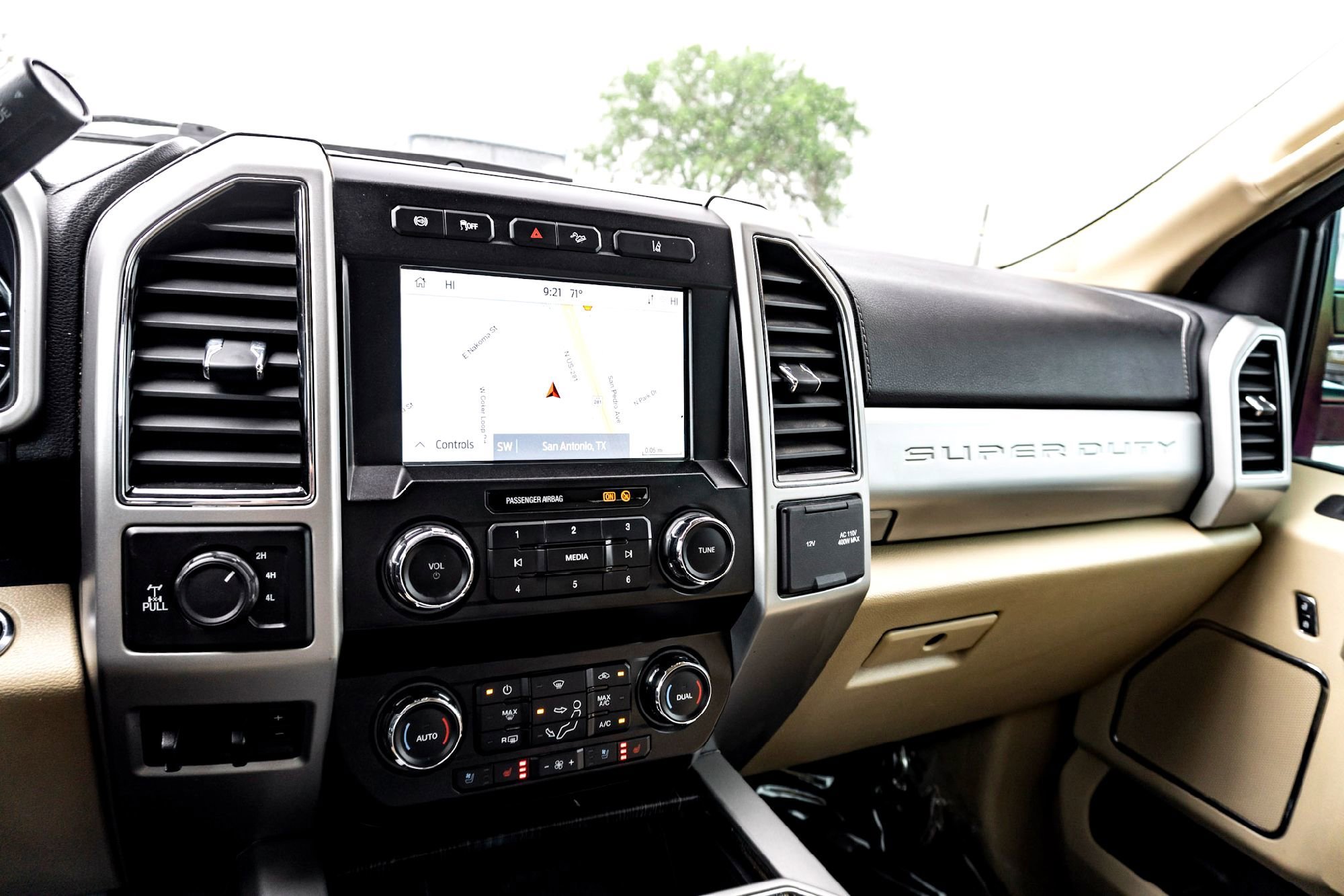Used 2020 Oxford White Ford LARIAT image 22