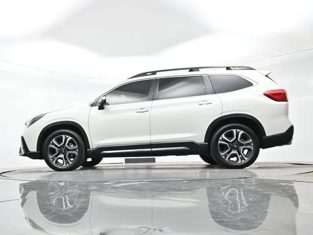 Used 2023 Crystal White Pea Subaru Limited image 30