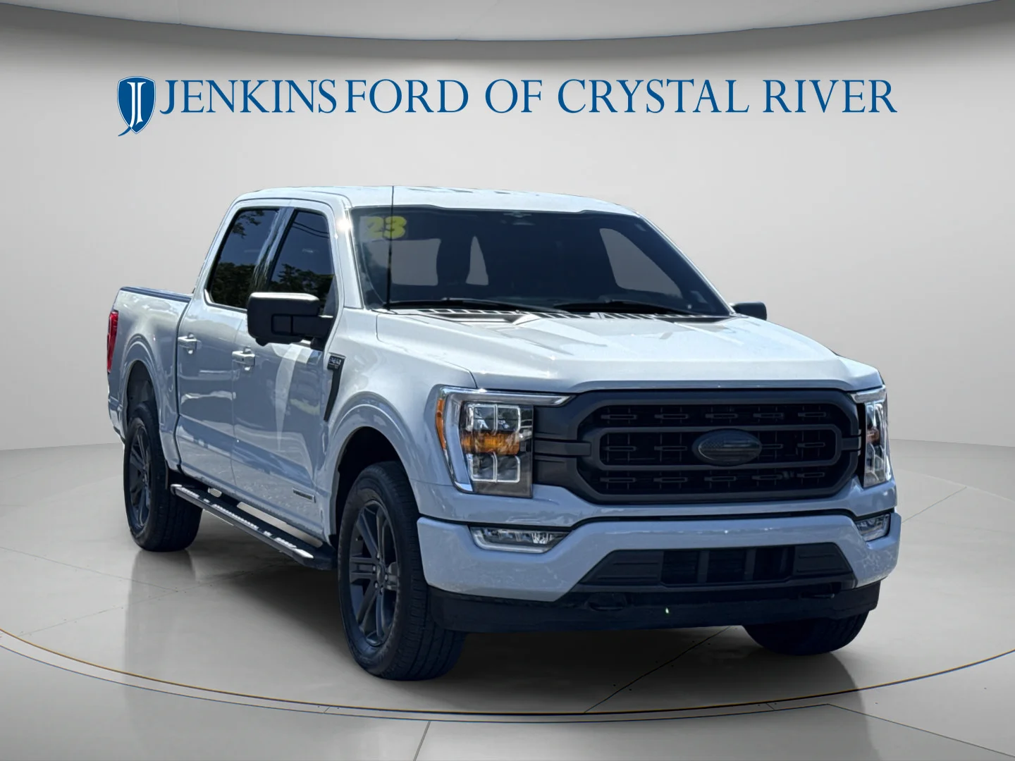 Used 2023 Avalanche Gray Ford XLT image 17