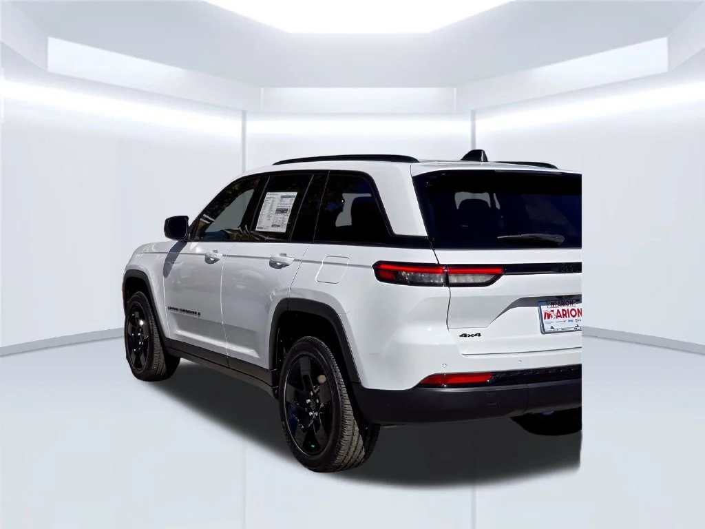 New 2027 White/off-white Jeep Laredo X image 41
