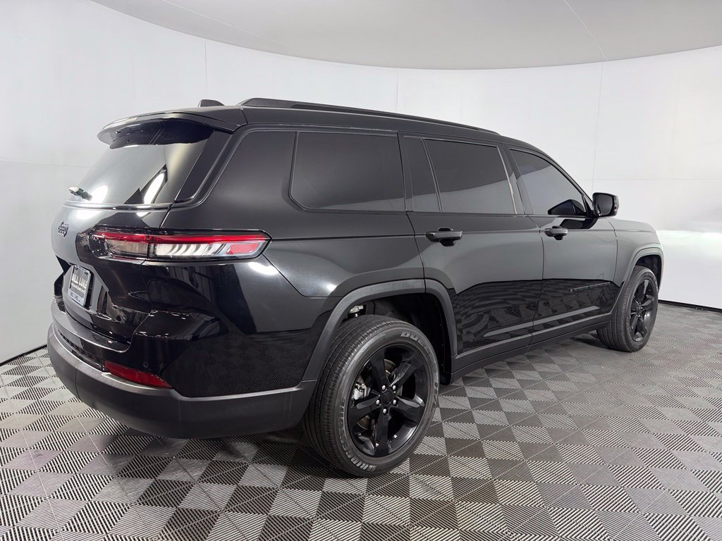 Used 2023 Black Jeep Altitude image 7