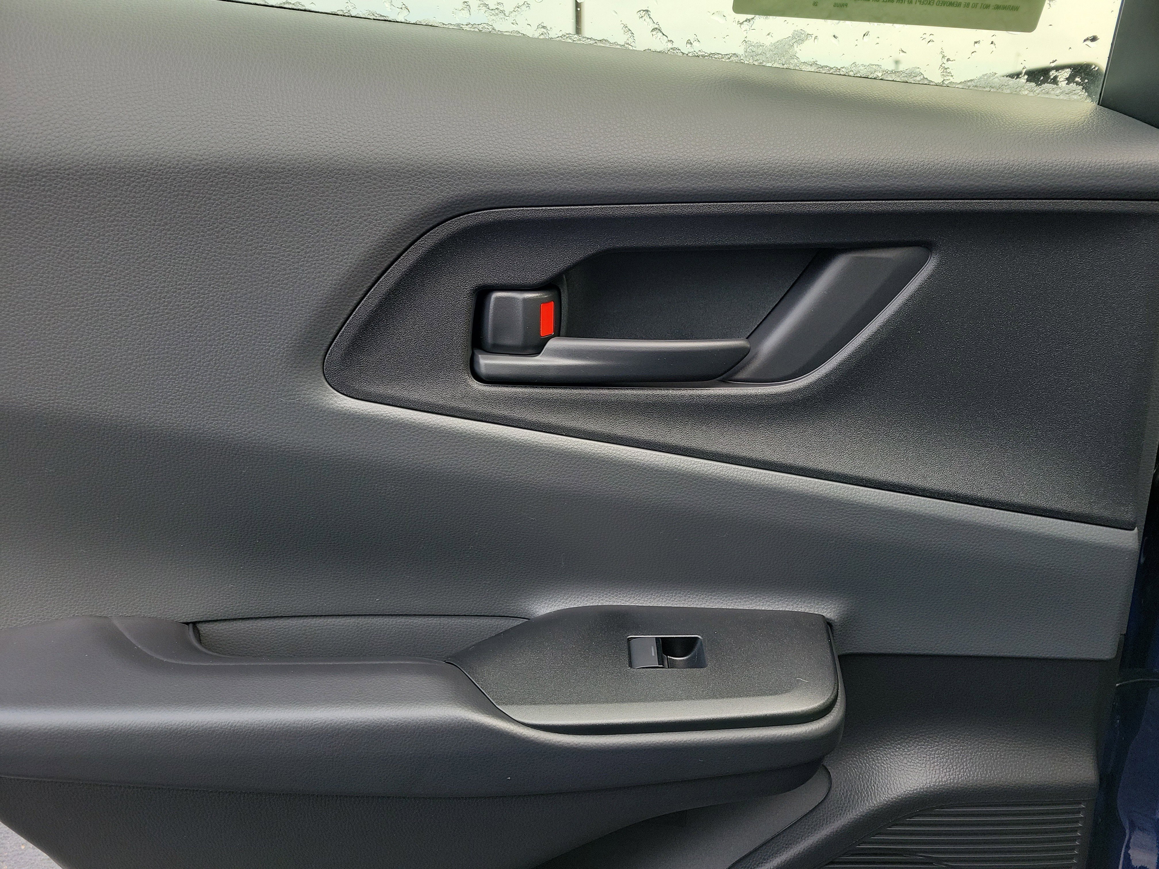 2026 Toyota Prius LE - Photo 12